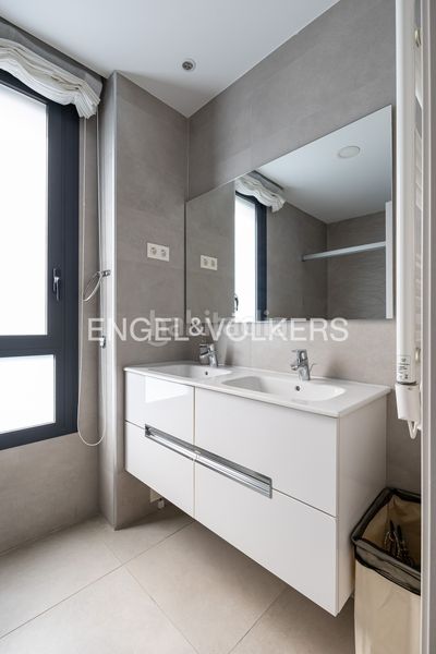 Foto 5d1e3585-76f2-4515-a646-372a40f477ec. Casa adossada amb calefacció aparcament piscina a Madrid