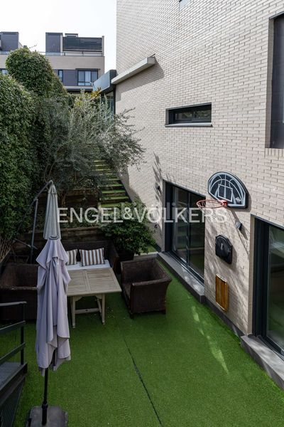 Foto 5e5331d5-31a9-4b00-9089-cc43fc48f72f. Casa adossada amb calefacció aparcament piscina a Madrid