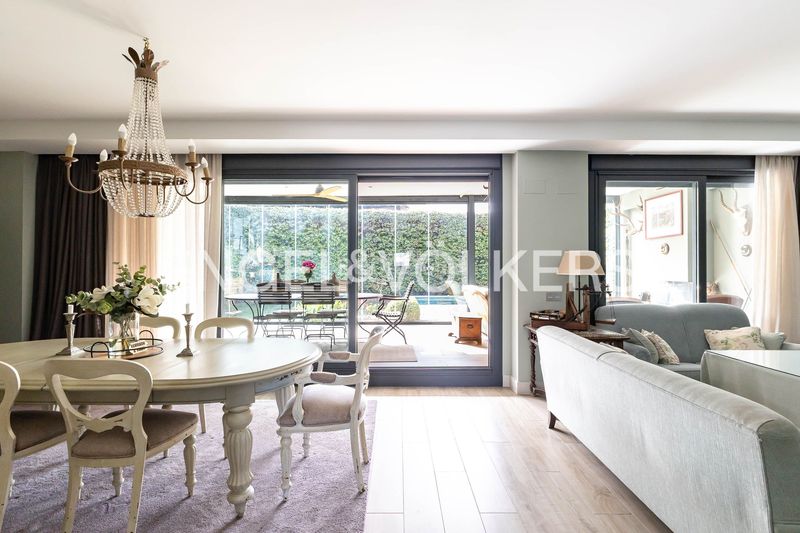Foto b317ae28-53b5-4758-a677-089723ff8623. Casa adossada amb calefacció aparcament piscina a Madrid