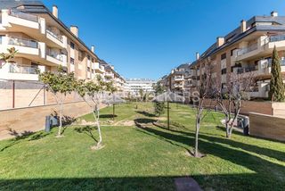 Appartement à Viñas Viejas. Magnífico bajodúplex con  jardín en boadilla del monte