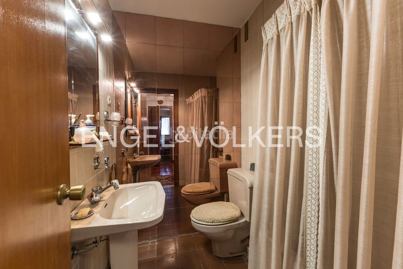 Foto 25bc6552-1e1a-4513-ba58-8ebee3fe9fec. Pis amb calefacció aparcament piscina a Nueva España Madrid