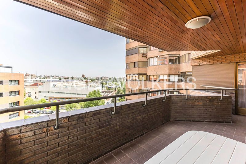 Foto 370d4deb-8fe1-4083-9cc1-4fa8e198612b. Pis amb calefacció aparcament piscina a Nueva España Madrid