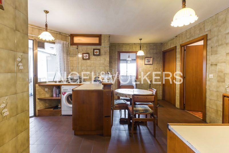 Foto 3be0a9a2-7f22-4787-b47b-c4a393d9b509. Pis amb calefacció aparcament piscina a Nueva España Madrid