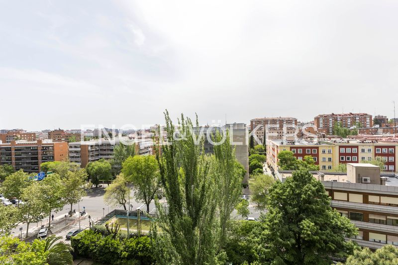 Foto 45e4ae98-e26f-46e6-9eeb-6be1bb805630. Pis amb calefacció aparcament piscina a Nueva España Madrid