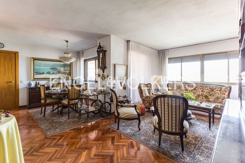 Foto 59ac6ffc-2f91-46c7-96be-152461c4e981. Pis amb calefacció aparcament piscina a Nueva España Madrid