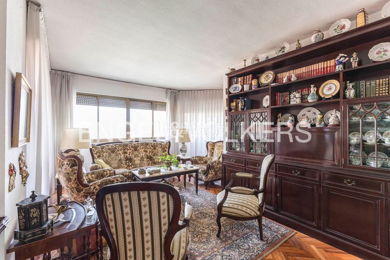 Foto 69bbffe5-5a3e-40cb-90d2-3b53d95e3b2e. Pis amb calefacció aparcament piscina a Nueva España Madrid