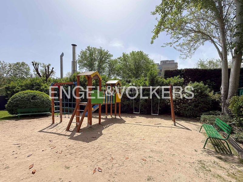 Foto 76b61dca-9d15-46fa-b1f6-d9e25846c6a8. Pis amb calefacció aparcament piscina a Nueva España Madrid