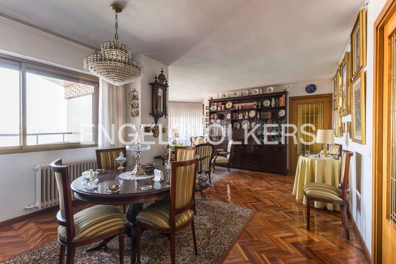 Foto 8904d54f-400d-427f-8494-429b4ff5b097. Pis amb calefacció aparcament piscina a Nueva España Madrid