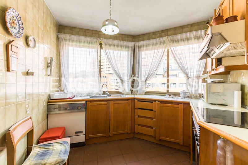 Foto 9198329f-f16c-4844-9259-5cb60c7626cf. Pis amb calefacció aparcament piscina a Nueva España Madrid