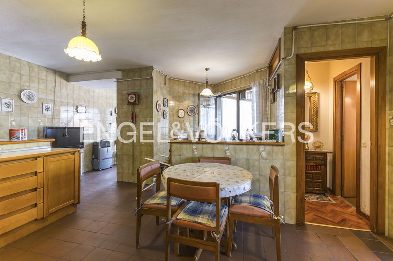 Foto dfaa4843-e65b-41ac-94b8-7f730cbbb41e. Pis amb calefacció aparcament piscina a Nueva España Madrid