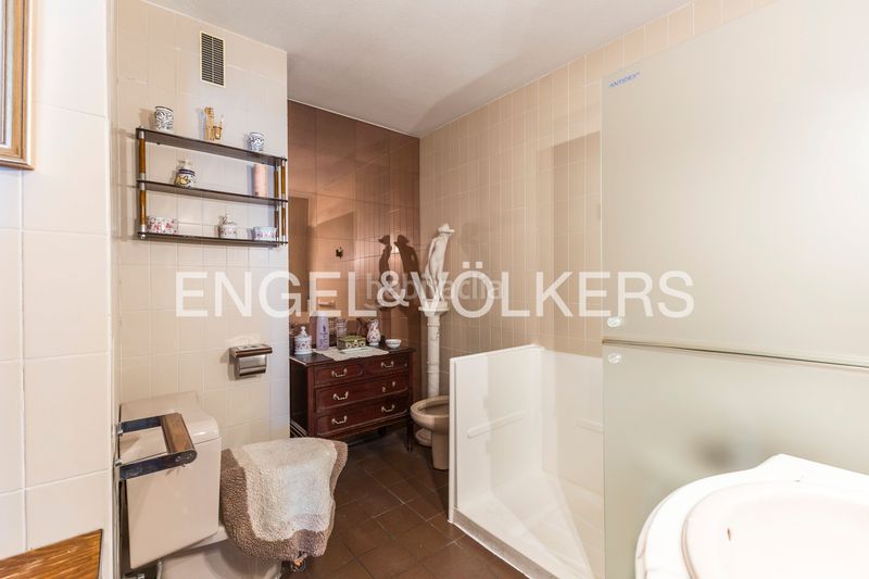 Foto f9cf52f0-a86d-421c-b06a-d478eda5370c. Pis amb calefacció aparcament piscina a Nueva España Madrid