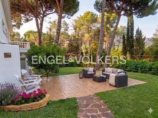 Casa a San Martín de Valdeiglesias. Chalet independiente con amarre privado en ciudad san ramón