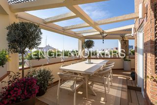 Pis a Trafalgar. Ático exterior en esquina con reforma de lujo en chamberí