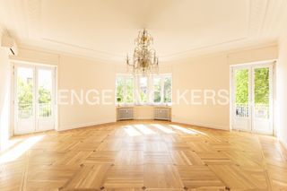 Lloguer Pis  Paseo de eduardo dato. Propiedad exclusiva de seis dormitorios, sin amueblar, con mucha