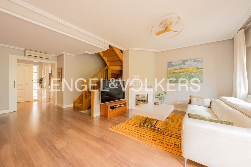 Foto 272cdd3d-614c-471c-9630-62e709d98419. Casa amb calefacció aparcament piscina a Viñas Viejas Boadilla del Monte