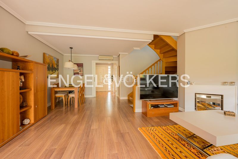 Foto 45ce2076-1e45-40a6-a68c-ff4b75432941. Casa amb calefacció aparcament piscina a Viñas Viejas Boadilla del Monte