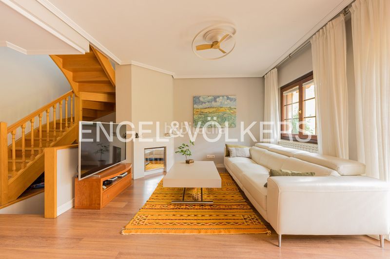 Foto 559a390c-252d-45bf-9fa5-d69a12411001. Casa amb calefacció aparcament piscina a Viñas Viejas Boadilla del Monte