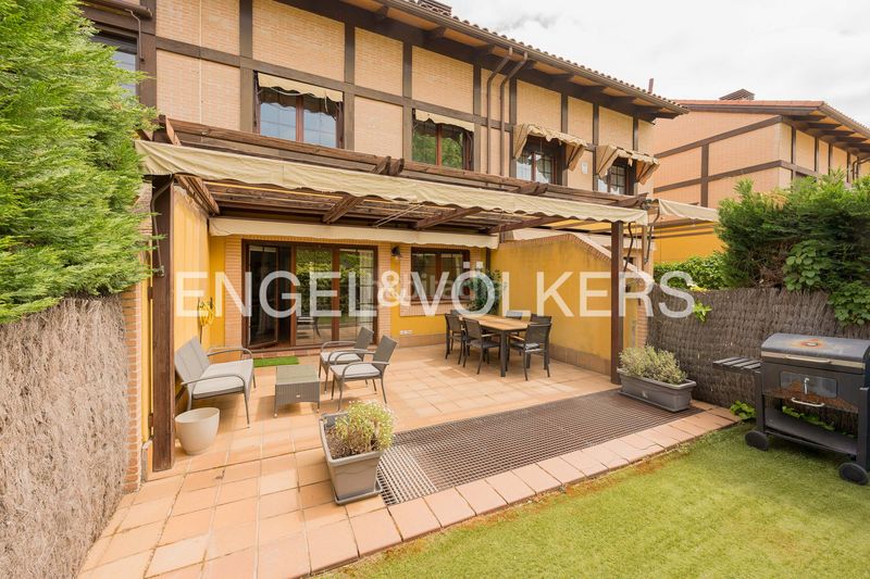 Foto a31c382a-4834-4be1-88fa-9f52d7df2aaa. Casa amb calefacció aparcament piscina a Viñas Viejas Boadilla del Monte