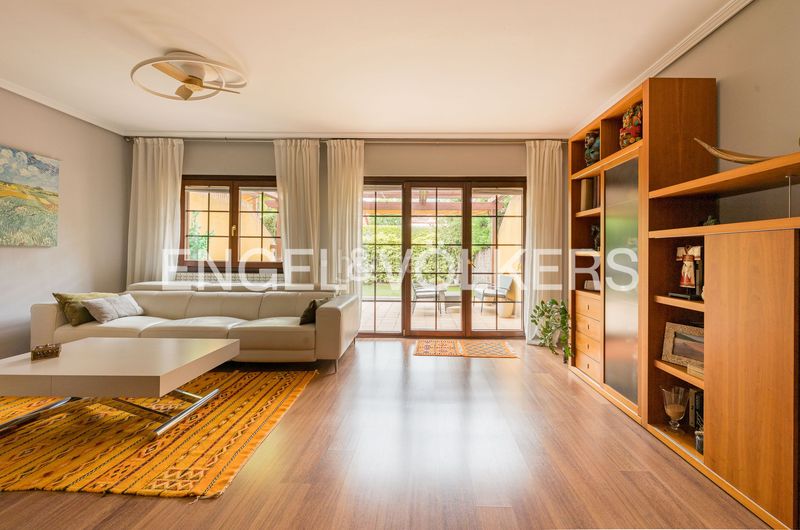 Foto e598a625-f393-4dab-9c74-5fa2cfd5e3b5. Casa amb calefacció aparcament piscina a Viñas Viejas Boadilla del Monte