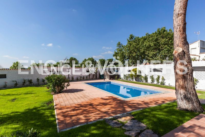 Foto 52a41231-4cd0-4d48-9633-6abf74f277c3. Casa amb calefacció aparcament piscina a Aravaca Madrid