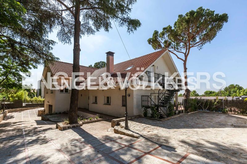 Foto 7d824ac8-2064-49fe-a1ae-b0669d718e31. Casa amb calefacció aparcament piscina a Aravaca Madrid
