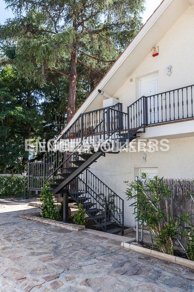Foto a16c382f-9994-42ed-9d48-e0f4a504cf4a. Casa amb calefacció aparcament piscina a Aravaca Madrid