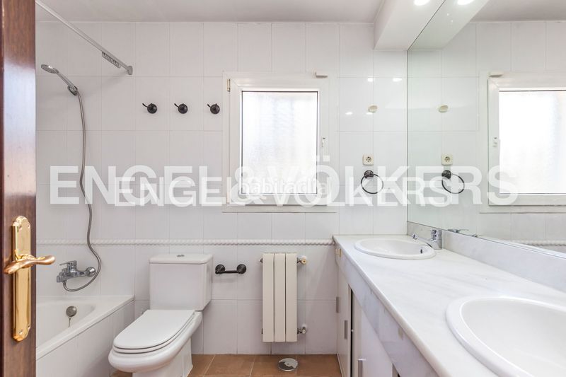 Foto bc78d570-76e9-45cb-82ac-1ae116b7320b. Casa amb calefacció aparcament piscina a Aravaca Madrid