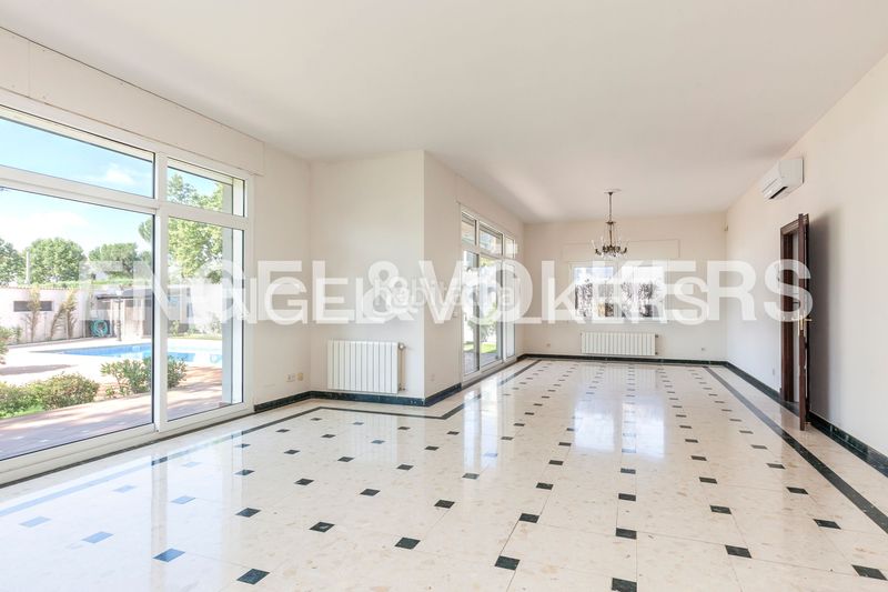 Foto bd82d328-9a66-4a30-bfa0-9e57dbdff523. Casa amb calefacció aparcament piscina a Aravaca Madrid