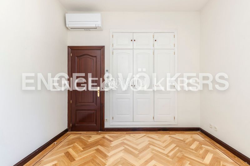 Foto fbd6a56a-e770-4630-a2a5-d15af79bf9f3. Casa amb calefacció aparcament piscina a Aravaca Madrid
