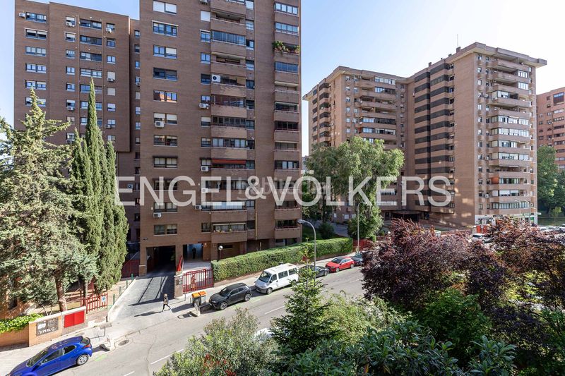 Foto b112481f-dda6-4230-81cf-611bef19bfad. Pis amb calefacció aparcament a La Paz Madrid