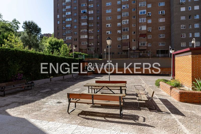 Foto f64621e7-96c7-4972-b5d9-5a8d73f64bcc. Pis amb calefacció aparcament a La Paz Madrid