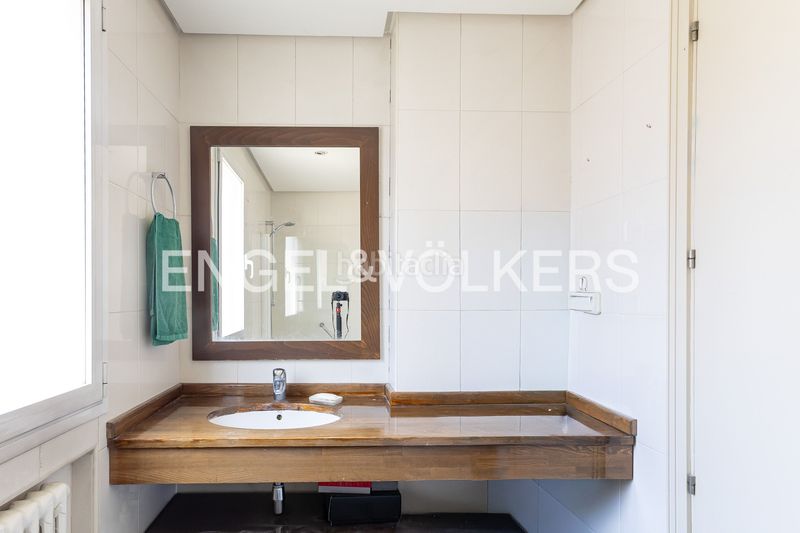 Foto 295f2bab-cdb2-4682-bf10-d0b77ccbd70f. Pis amb calefacció piscina a Nueva España Madrid