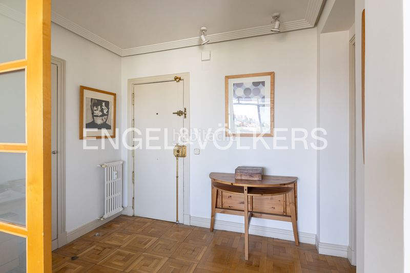 Foto 49888bf2-acd5-478f-9542-90019a14c46c. Pis amb calefacció piscina a Nueva España Madrid