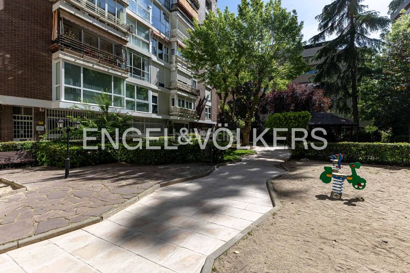 Foto 652afd1f-fd1d-4d09-a38f-5cad216f7b33. Pis amb calefacció piscina a Nueva España Madrid