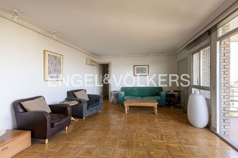 Foto 6d01fede-effa-4c62-a09b-e3eda7305292. Pis amb calefacció piscina a Nueva España Madrid