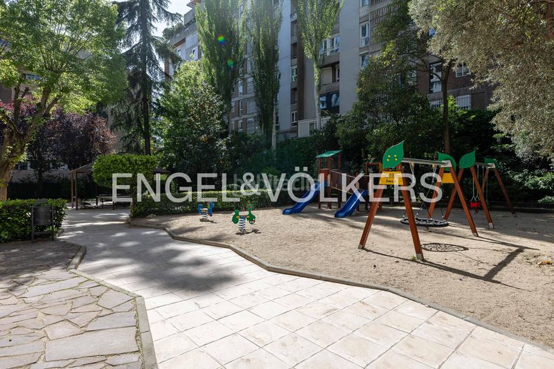 Foto 897c279c-34d5-4fe1-8529-6a4d7482a31b. Pis amb calefacció piscina a Nueva España Madrid