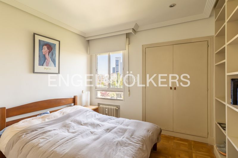 Foto 92ab122a-adc3-40f5-9a09-49e35c696ae9. Pis amb calefacció piscina a Nueva España Madrid