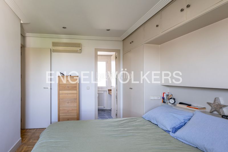 Foto e5d65b21-b863-45ac-8085-70f00e6e5525. Pis amb calefacció piscina a Nueva España Madrid