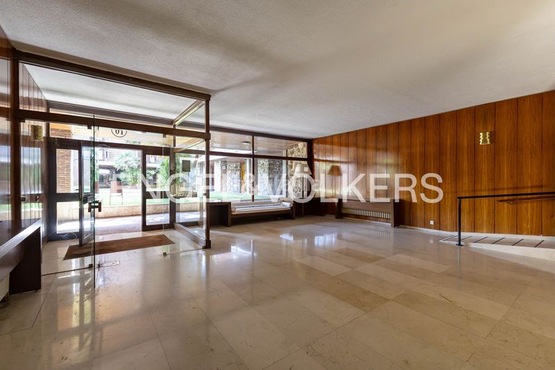 Foto f8153bee-dbda-4a5c-9d4d-d9c42e641d2d. Pis amb calefacció piscina a Nueva España Madrid