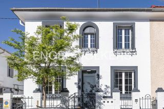 Location Maison jumelée à Guindalera. Chalet de lujo totalmente amueblado con terraza, patio y garaje