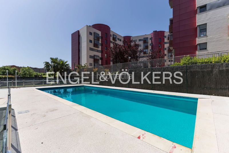 Foto 612c24f5-c884-4a03-a3fb-7e4f01936807. Pis amb calefacció aparcament piscina a Sanchinarro Madrid