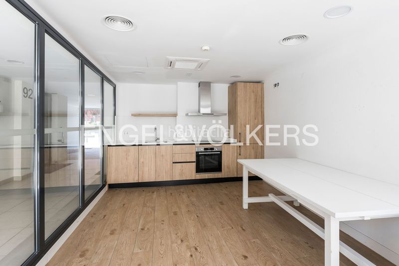 Foto d5f91632-f62c-4bd8-b0e1-13cb5384fb3a. Pis amb calefacció aparcament piscina a Sanchinarro Madrid