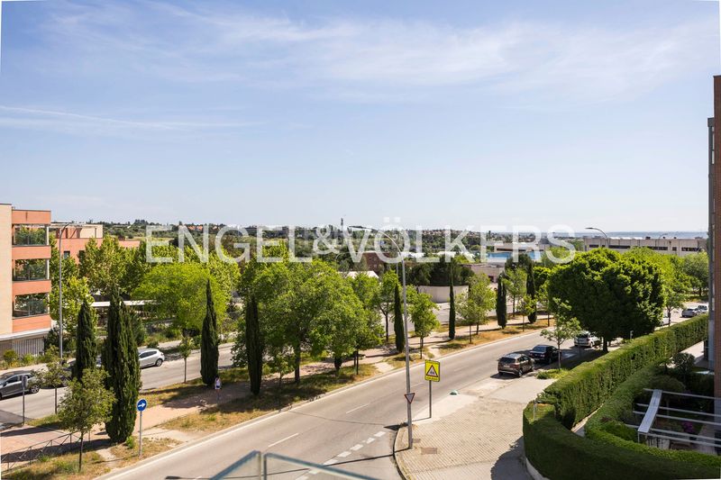 Foto d7325ef2-b00d-47a6-a5cf-5c514cea8aa7. Pis amb calefacció aparcament piscina a Sanchinarro Madrid
