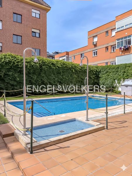 Foto abcf30c1-c2de-4c40-b662-eb3c401fa64d. Pis amb calefacció aparcament piscina a Concepción Madrid