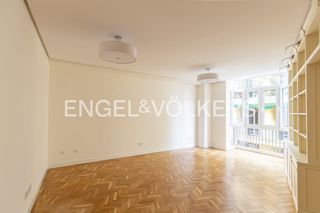 Location Appartement  Cruzada. Exclusivo piso exterior de tres dormitorios muy cerca del palaci