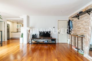 Etagenwohnung in Aravaca. Luminoso piso con espectacular terraza en el corazón de aravaca