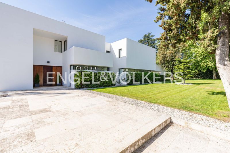 Foto 1f6f2e84-952a-4583-b36f-8a3e32a7b204. Casa amb calefacció piscina a La Florida - El Plantío Madrid