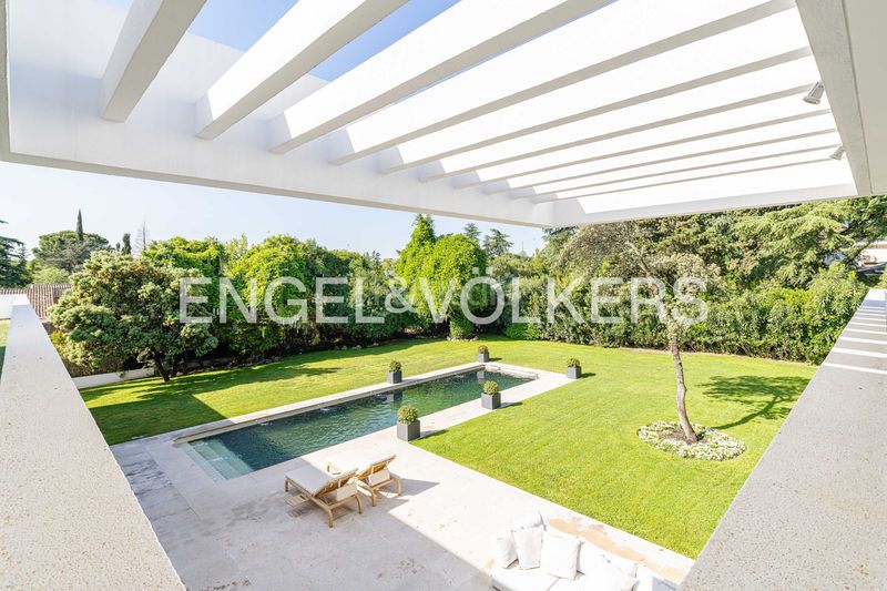 Foto 80ea73ff-97c2-47fe-93da-57604d97c9a4. Casa amb calefacció piscina a La Florida - El Plantío Madrid