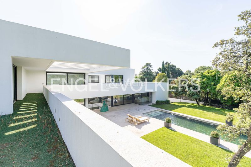 Foto b5b8f9be-da93-44c8-870b-ba3c1e7f38e9. Casa amb calefacció piscina a La Florida - El Plantío Madrid