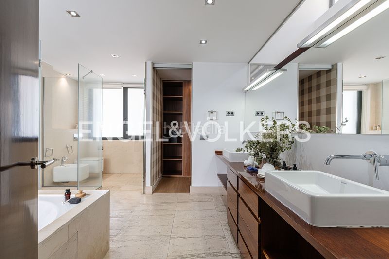 Foto fae53a57-8d01-448b-ab84-e49d68415a5b. Casa amb calefacció piscina a La Florida - El Plantío Madrid